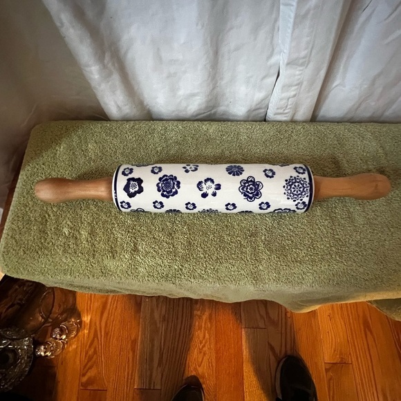 Pennsylvania Dutch Floral White and Cobalt Blue Vintage Rolling Pin - Picture 3 of 5